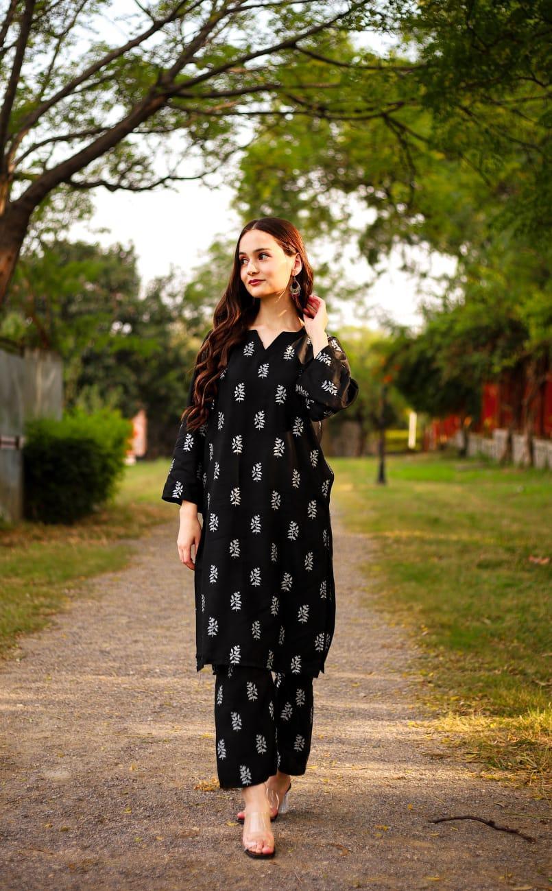 2 Pcs Women's Stitched Linen Block Printed Shirt And Trouser