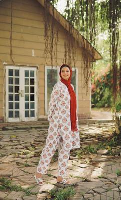 2 Pcs Women's Stitched Lawn Printed Shirt And Trouser