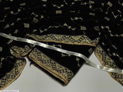 Women's Velvet Embroidered Border Shawl