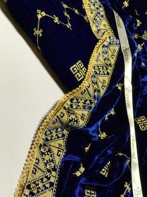 Women's Velvet Embroidered Border Shawl