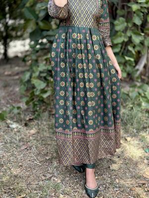 Women's Stitched Arabic Lawn Printed Maxi