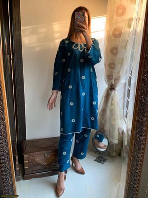 2 Pcs Women's Stitched Arabic Lawn Embroidered Suit