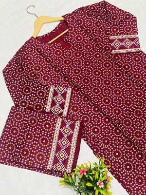 2 Pcs Women's Stitched Linen Printed Suit