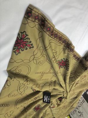 1 Pc Women's Lawn Embroidered Shawl