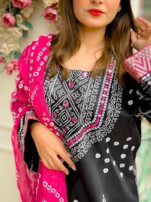 3 Pcs Women's Stitched Silk Embroidered Suit