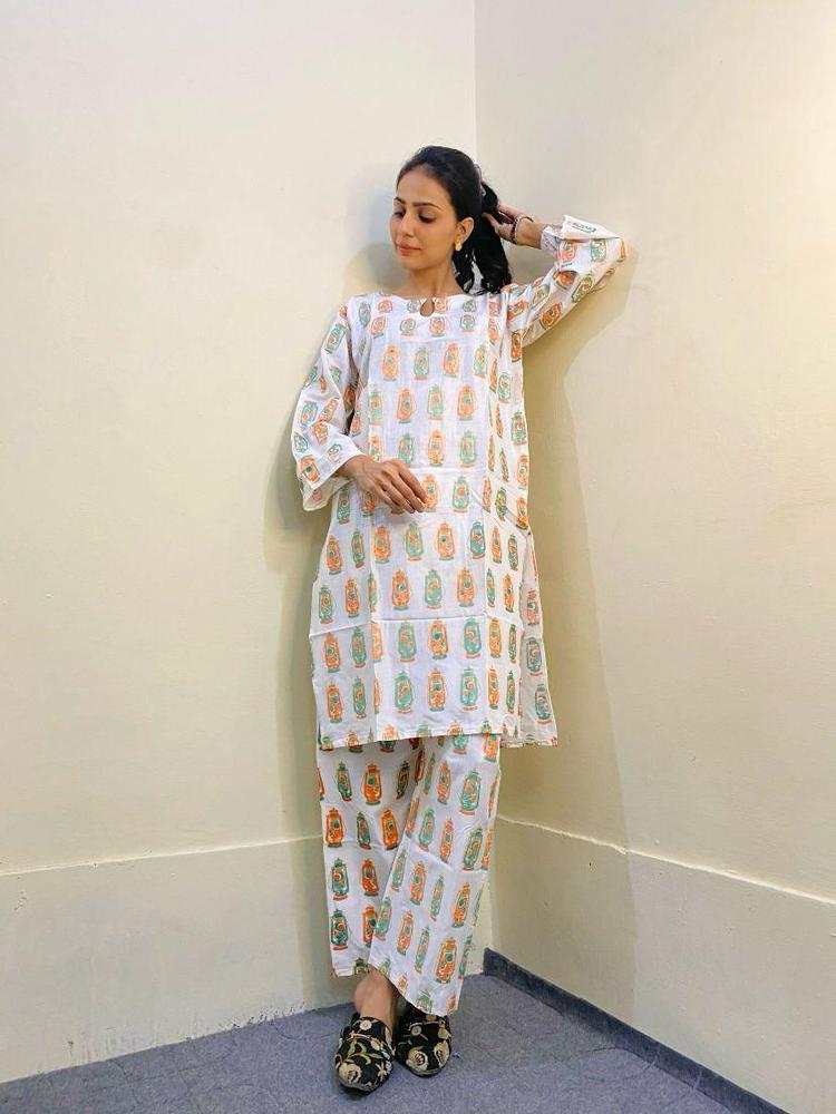 2 Pcs Women's Stitched Linen Printed Suit