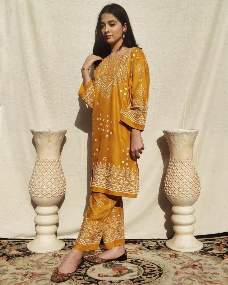 2 Pcs Women Stitched Linen Chunri Suit