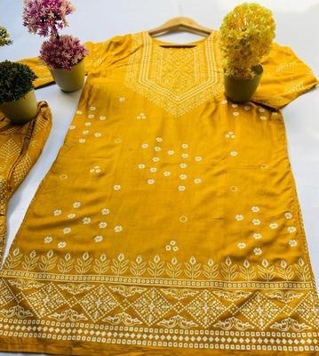 2 Pcs Women Stitched Linen Chunri Suit