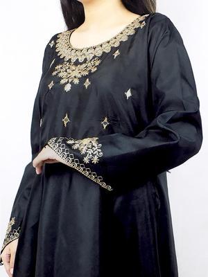 2 Pcs Women's Stitched Silk Embroidered Suit