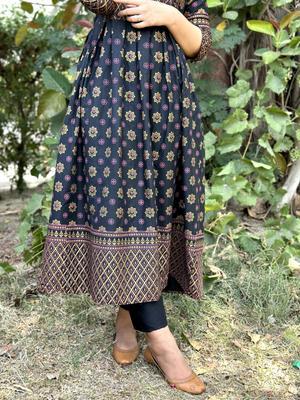 Women's Stitched Arabic Lawn Printed Maxi