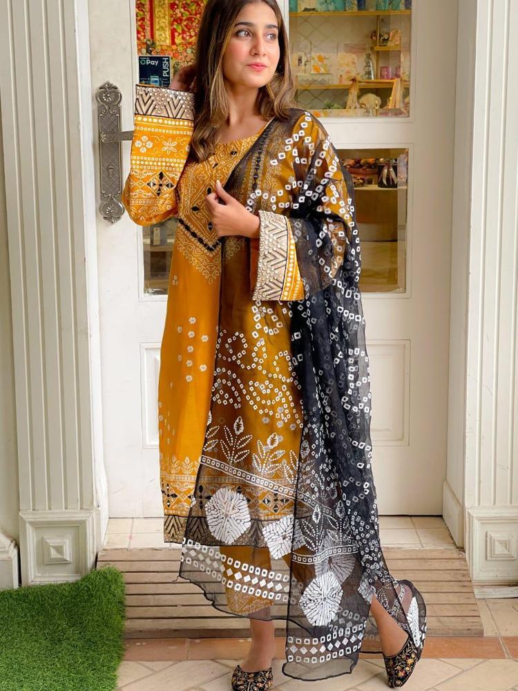 3 Pcs Women's Stitched Silk Embroidered Suit