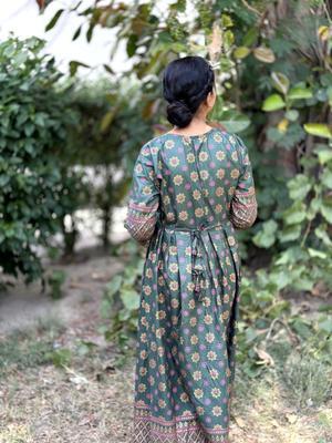 Women's Stitched Arabic Lawn Printed Maxi