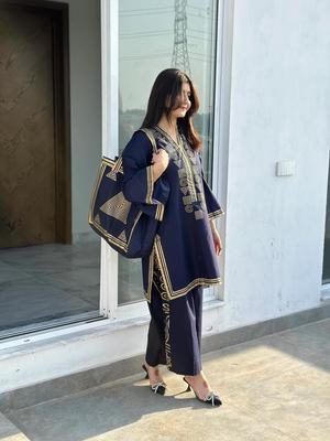 3 Pcs Women's Stitched Linen Printed Suit With Handbag