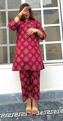 2 Pcs Women's Stitched Lawn Printed Suit