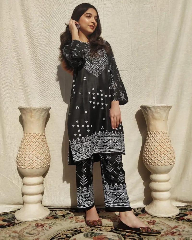 2 Pcs Women Stitched Linen Chunri Suit